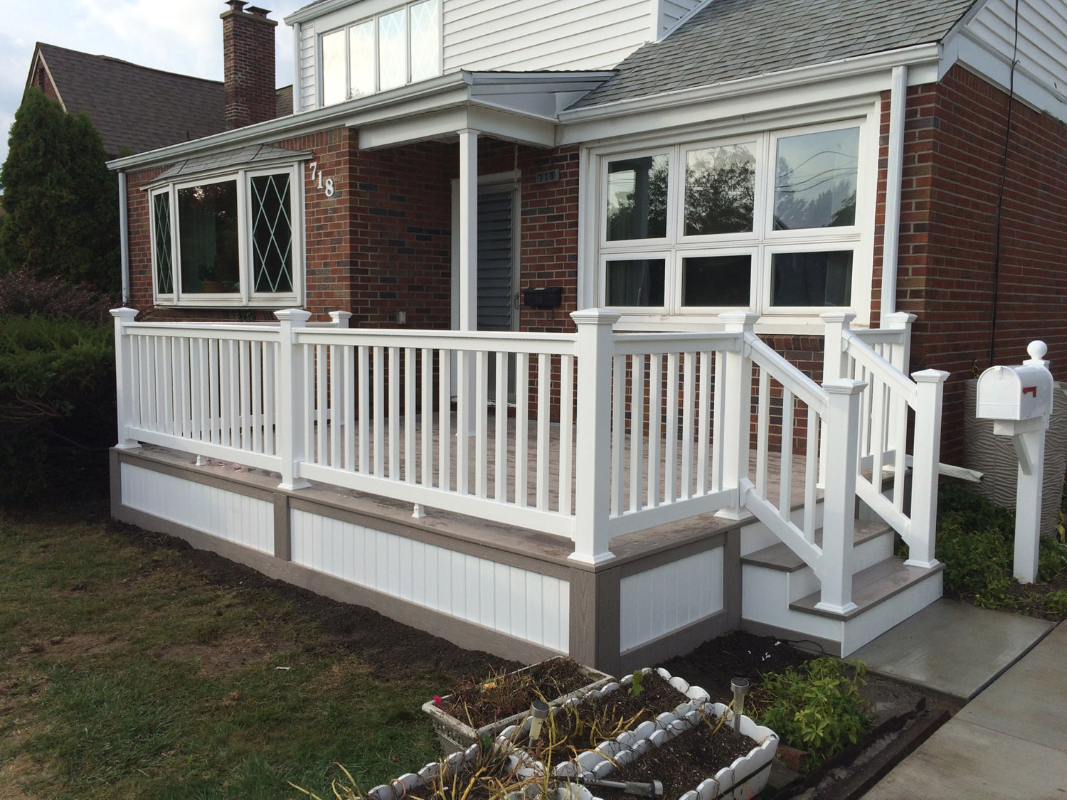 Modern Decks & Railings The Deck & Railing Contractor You Can Trust.
