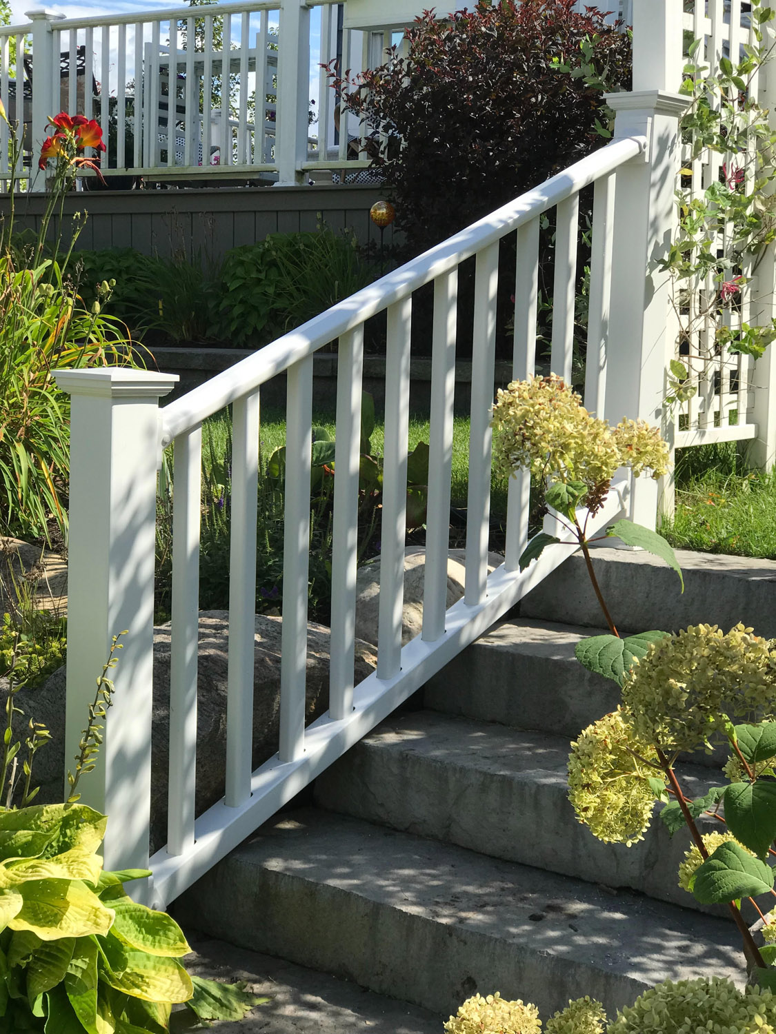 Modern Decks & Railings The Deck & Railing Contractor You Can Trust.